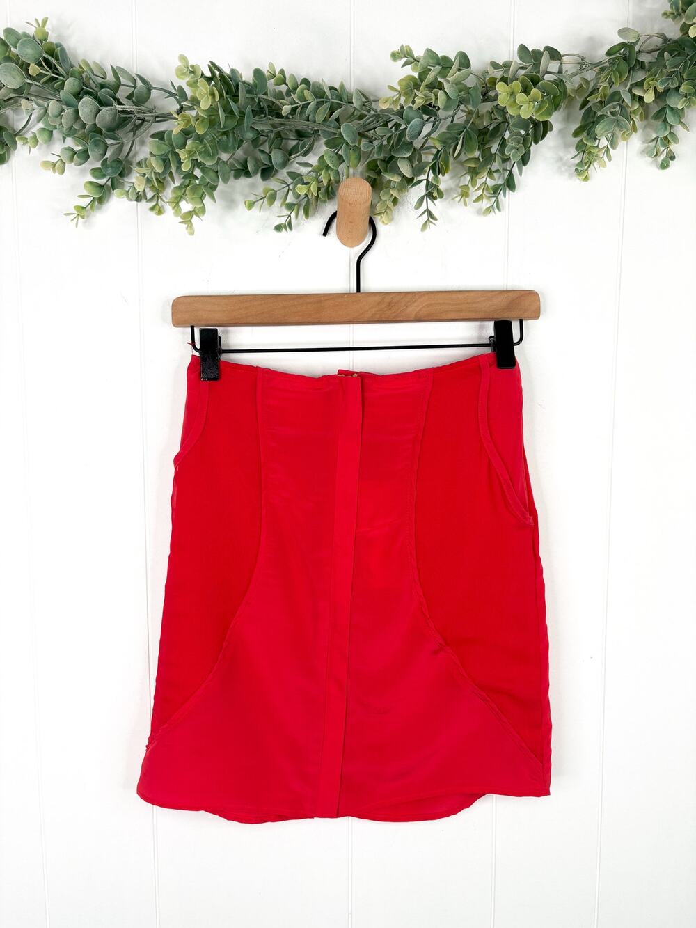 NWT Yana K Red 100% Silk Mini Skirt Size 2 Zip Front Mesh Pockets